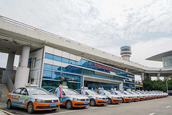 1654155426788643.jpg 十載同行 綿陽機場助力學子圓夢高考1.jpg